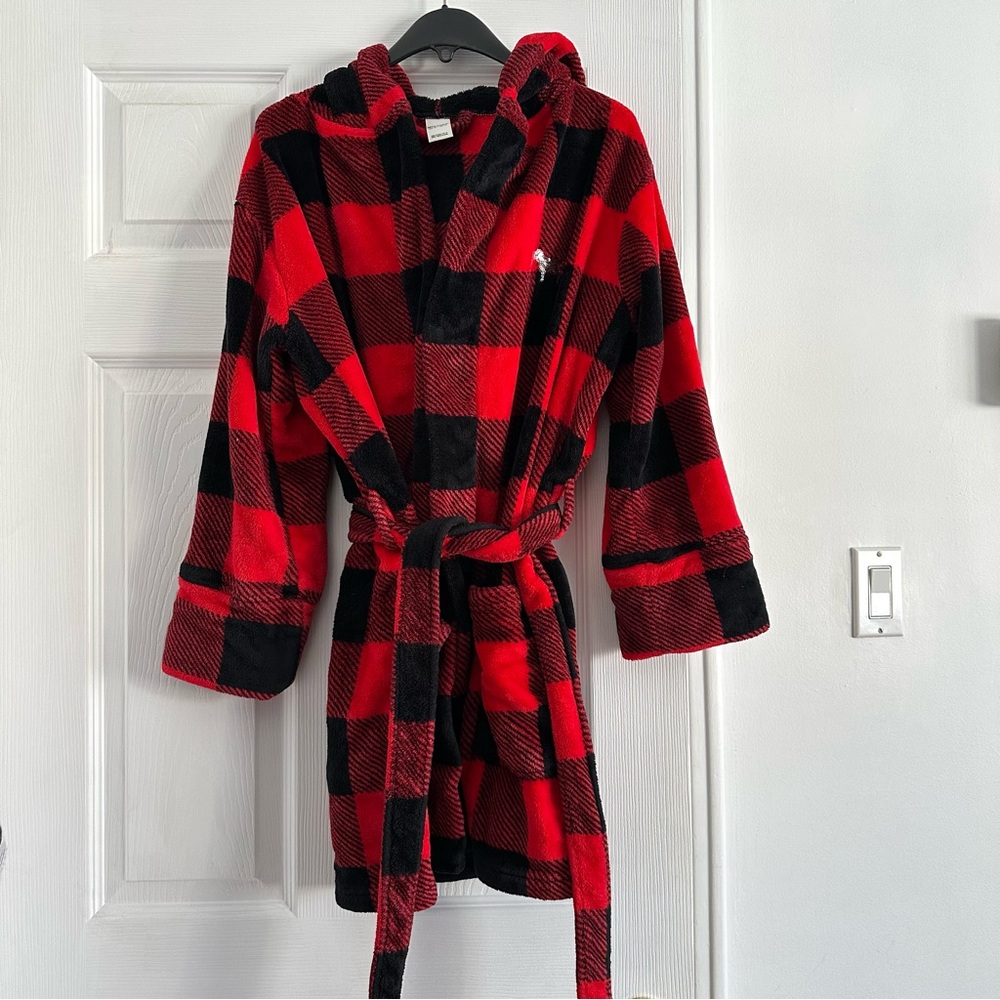 Victori'a Secret Pink plush robe